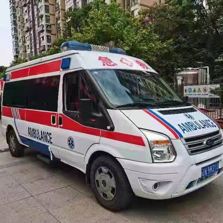 萨迦长途救护车护送病人返乡